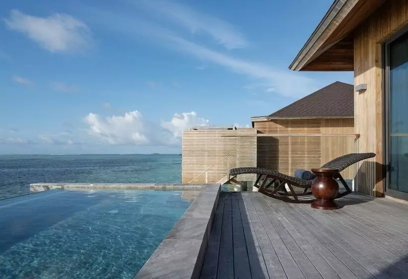 هتل Madifushi Private Island