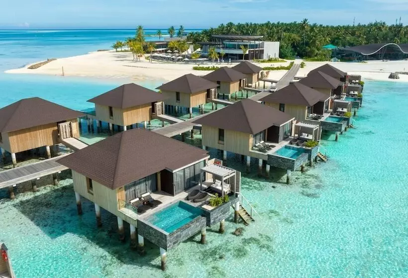 هتل Madifushi Private Island