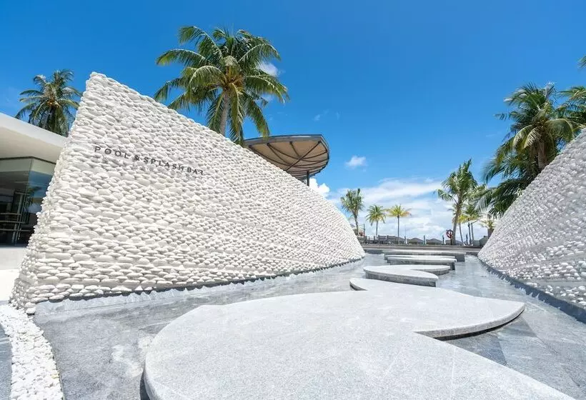 هتل Madifushi Private Island