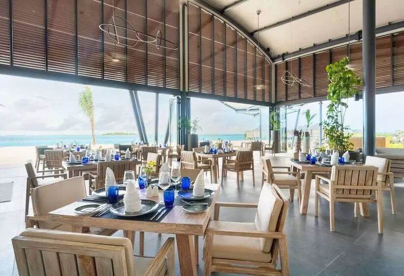 هتل Madifushi Private Island