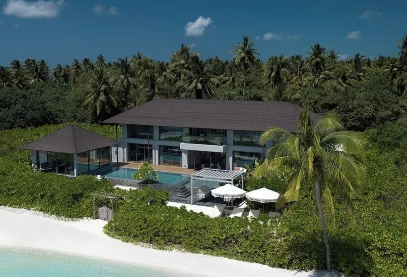 هتل Madifushi Private Island