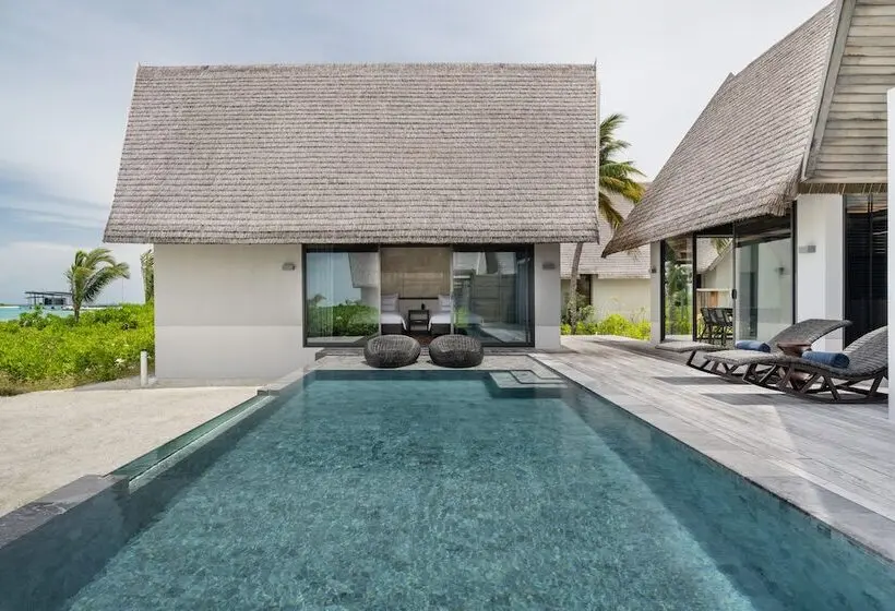 هتل Madifushi Private Island