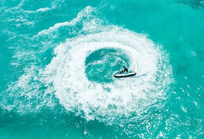 هتل Madifushi Private Island