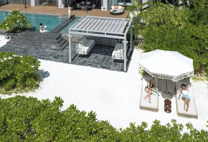 هتل Madifushi Private Island