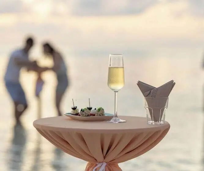 هتل Madifushi Private Island