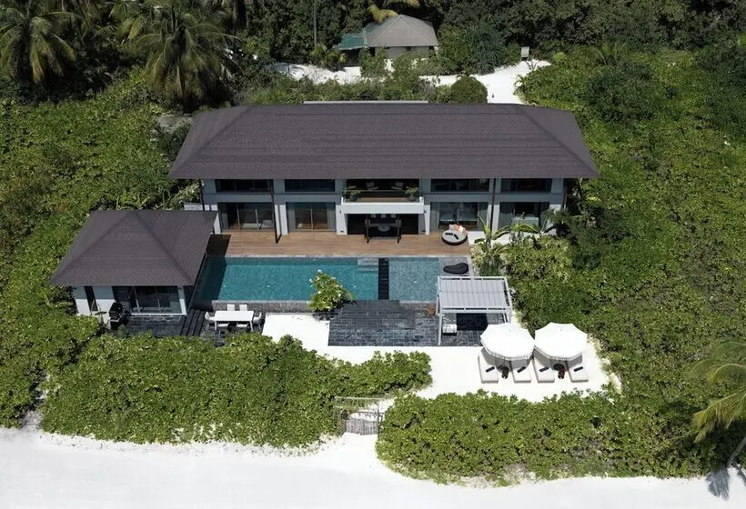 هتل Madifushi Private Island