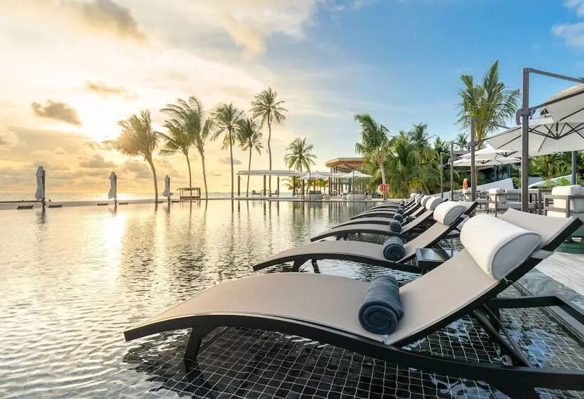 هتل Madifushi Private Island