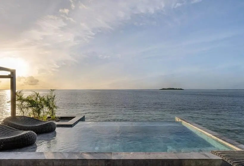 هتل Madifushi Private Island