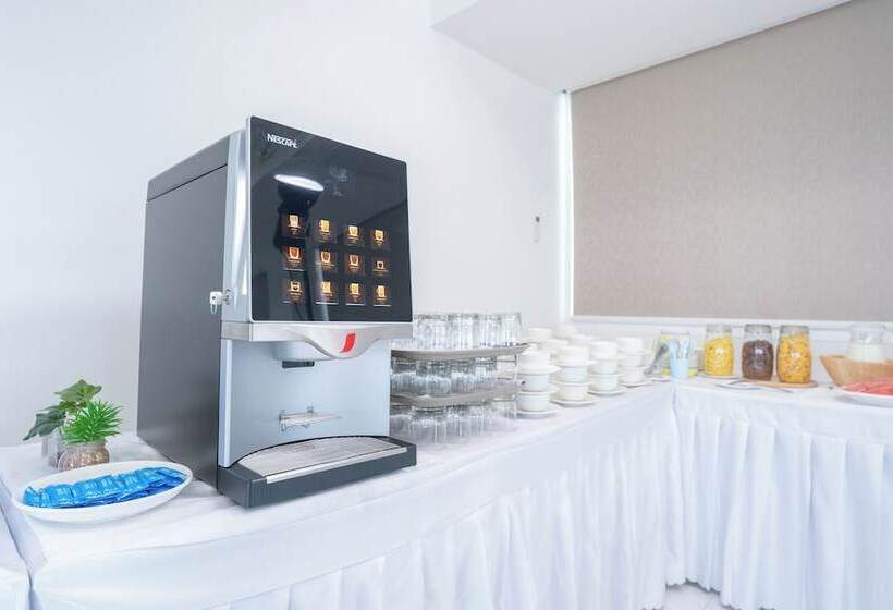 Отель Oriole Residence