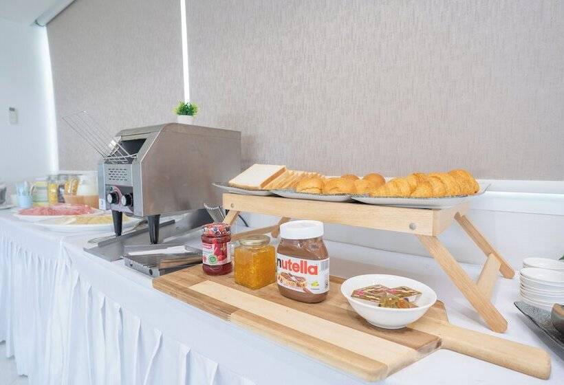 Отель Oriole Residence