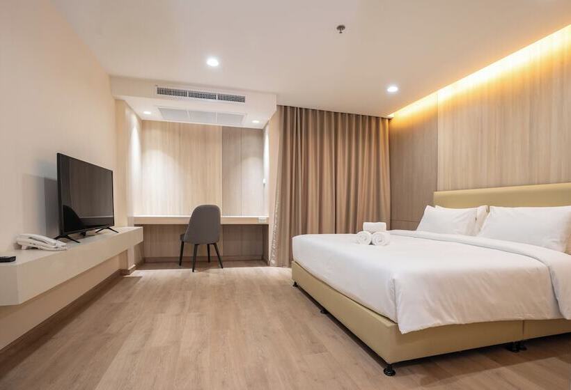 Отель Oriole Residence