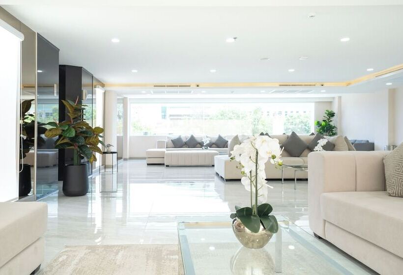 Отель Oriole Residence