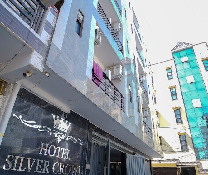 בית מלון כפרי Roomshala 031 Silver Crown Sector 23