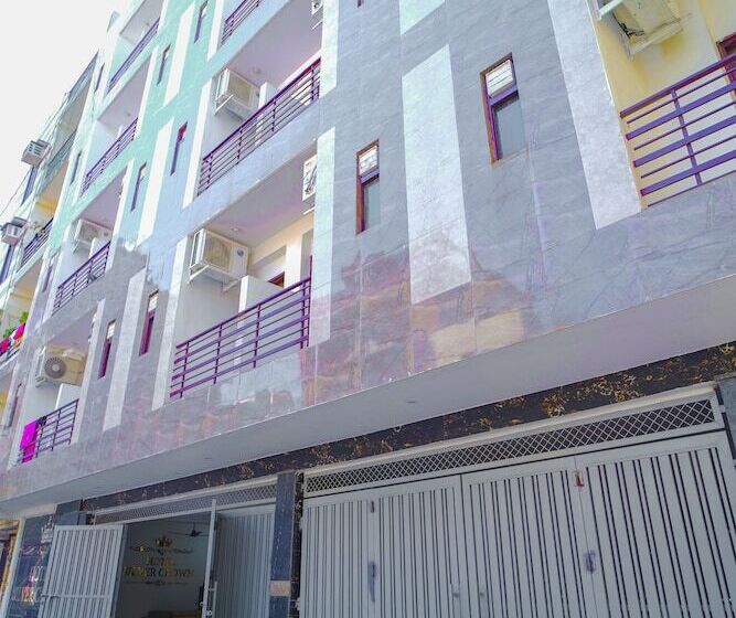 בית מלון כפרי Roomshala 031 Silver Crown Sector 23