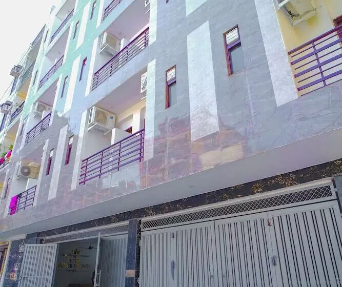 Hotelli Roomshala 031 Silver Crown Sector 23