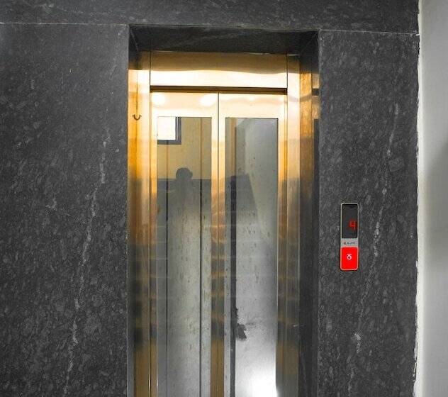 בית מלון כפרי Roomshala 031 Silver Crown Sector 23