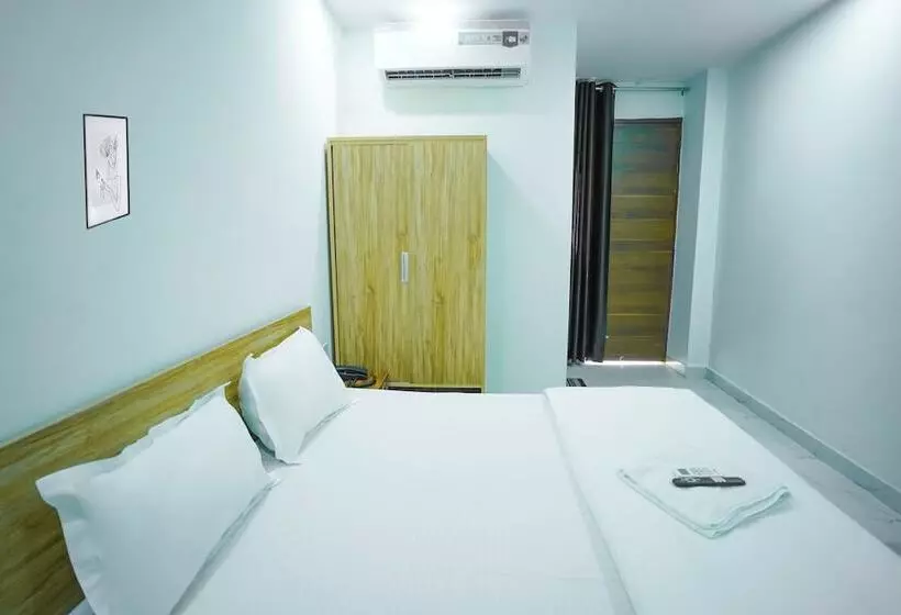 Hotelli Roomshala 031 Silver Crown Sector 23