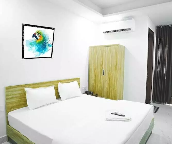 Hotelli Roomshala 031 Silver Crown Sector 23
