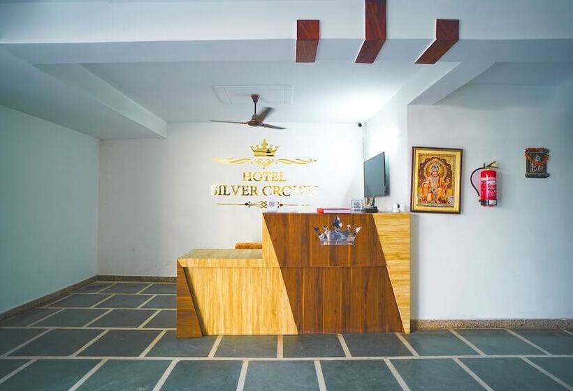 בית מלון כפרי Roomshala 031 Silver Crown Sector 23