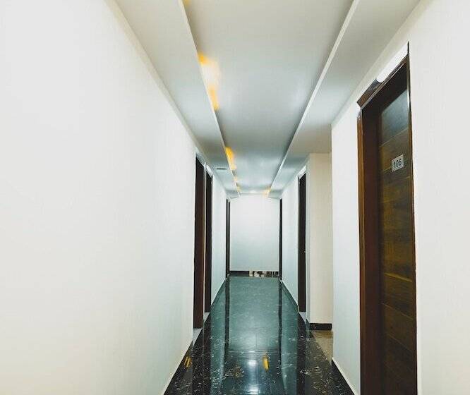 בית מלון כפרי Roomshala 031 Silver Crown Sector 23