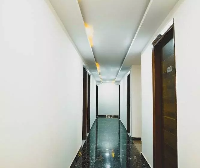 Hotelli Roomshala 031 Silver Crown Sector 23