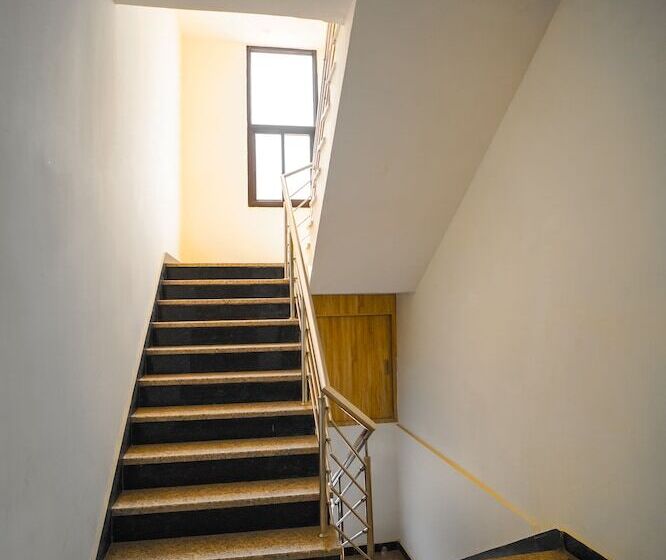 בית מלון כפרי Roomshala 031 Silver Crown Sector 23