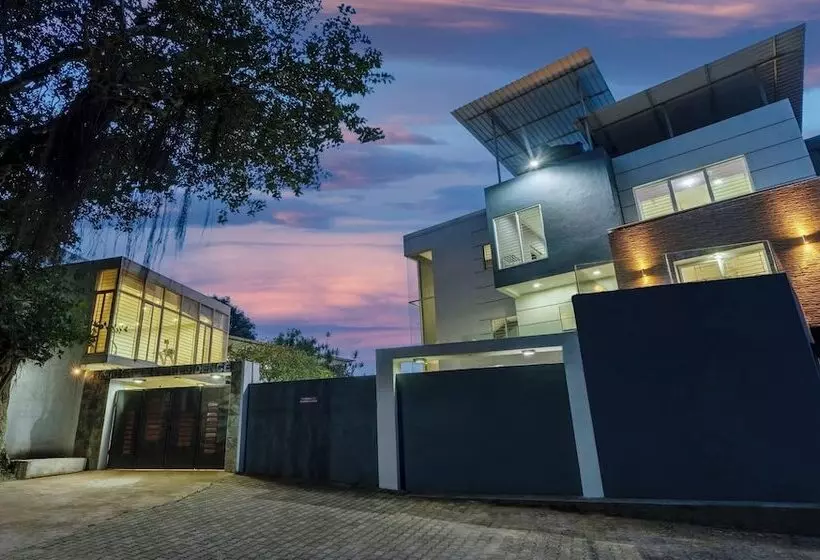 Hotelli Treebo Midvalley Residence
