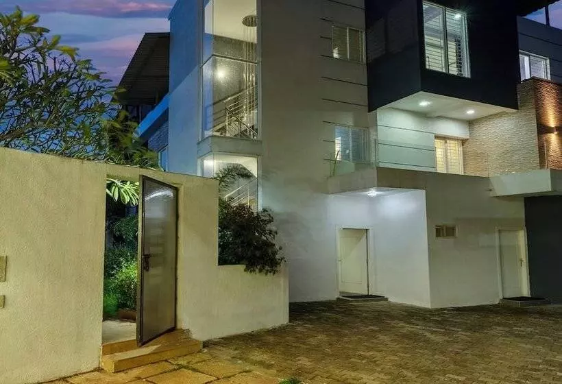 Hotelli Treebo Midvalley Residence