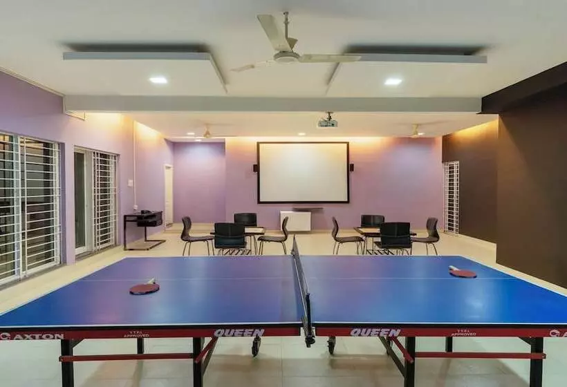 Hotelli Treebo Midvalley Residence