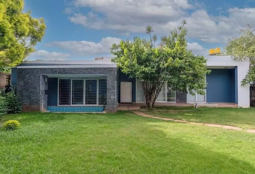 Hotelli Treebo Midvalley Residence