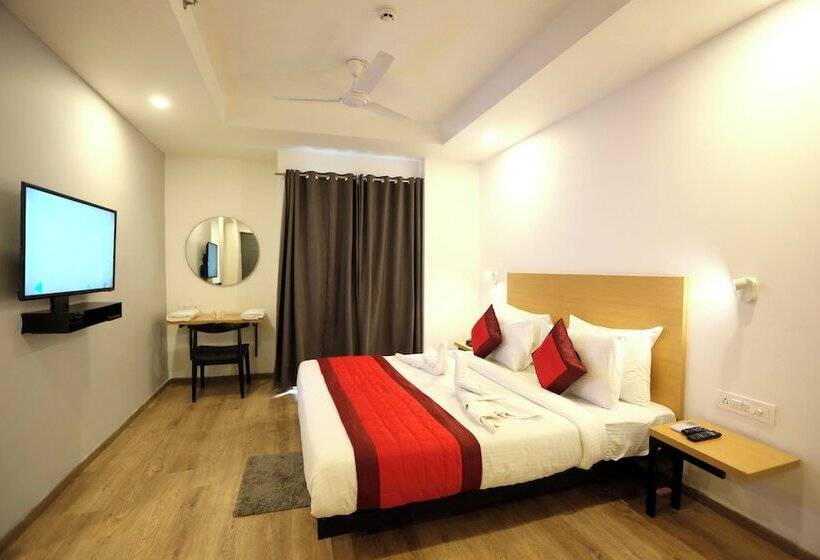 Отель Golden World