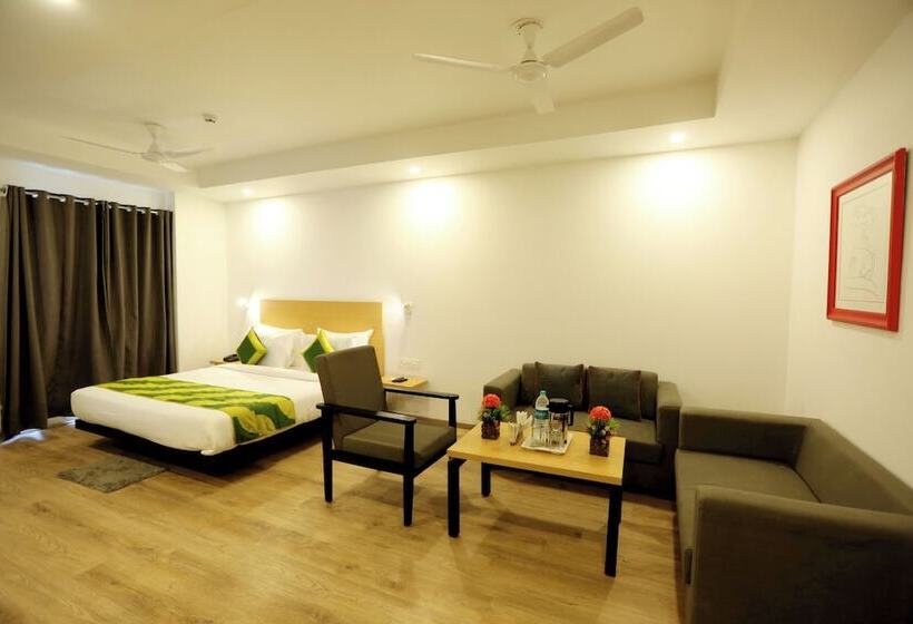 Отель Golden World