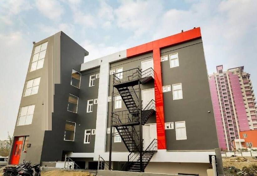 Отель Golden World