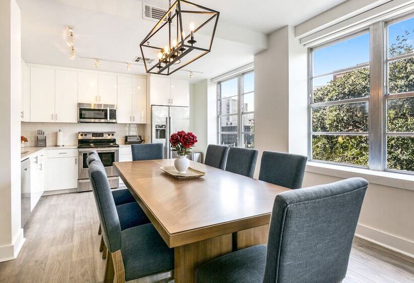 Big Easy Elegance 4br Condo In Nola