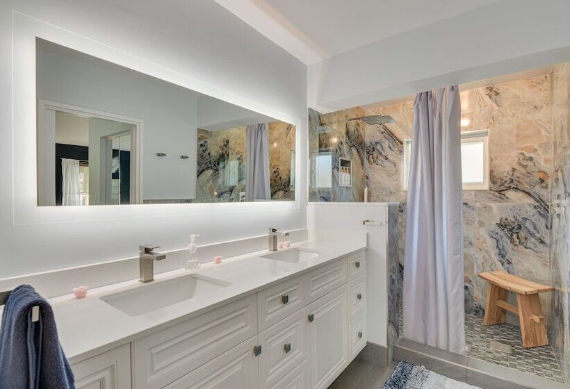 Canal Front Fort Lauderdale Oasis W/ Boat Dock!