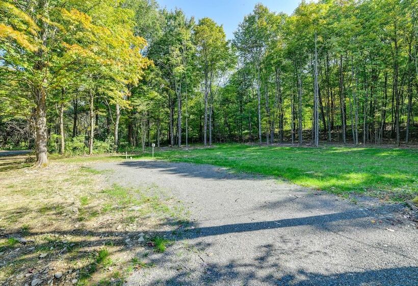 Catskills Tiny Home Cabin: Surrounded By Nature!