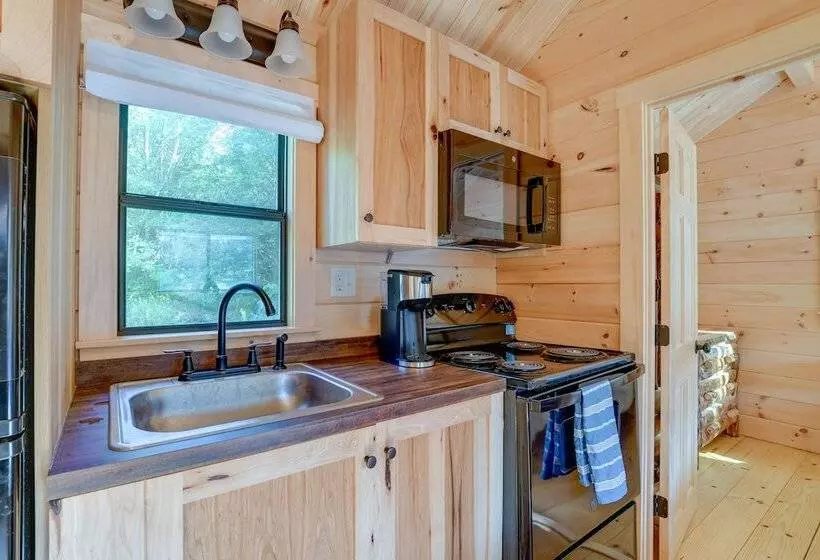 Catskills Tiny Home Cabin: Surrounded By Nature!