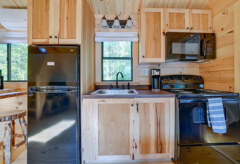 Catskills Tiny Home Cabin: Surrounded By Nature!