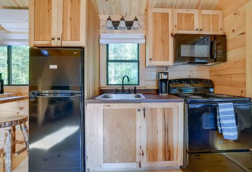 Catskills Tiny Home Cabin: Surrounded By Nature!