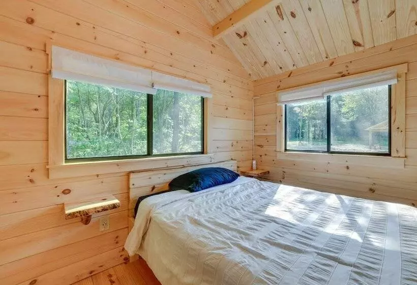 Catskills Tiny Home Cabin: Surrounded By Nature!