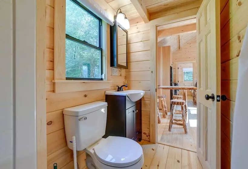 Catskills Tiny Home Cabin: Surrounded By Nature!