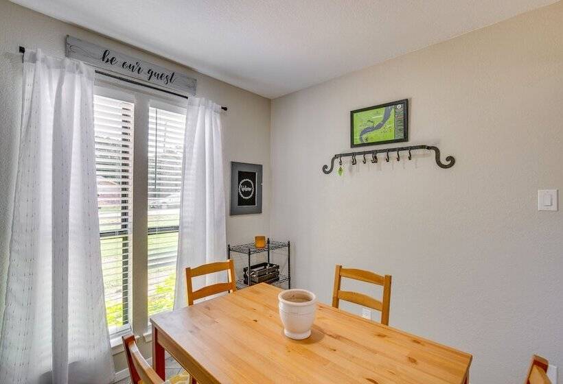 Charming Granbury Cottage Retreat W/ Private Patio