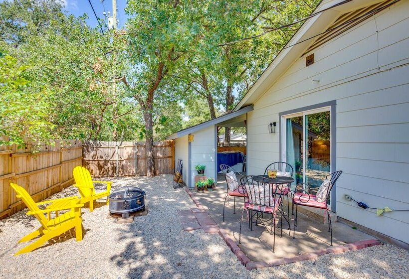 Charming Granbury Cottage Retreat W/ Private Patio