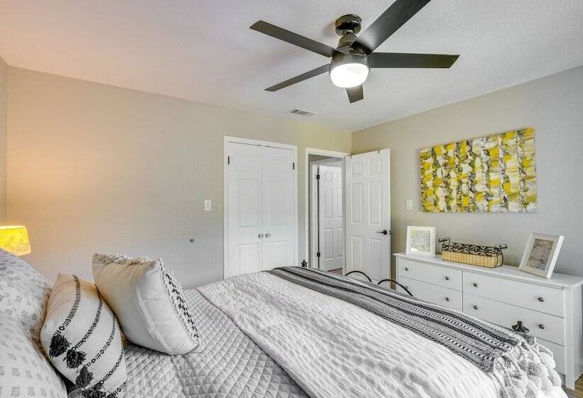 Charming Granbury Cottage Retreat W/ Private Patio