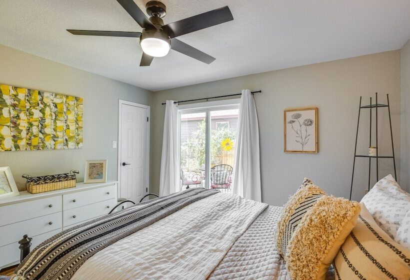 Charming Granbury Cottage Retreat W/ Private Patio