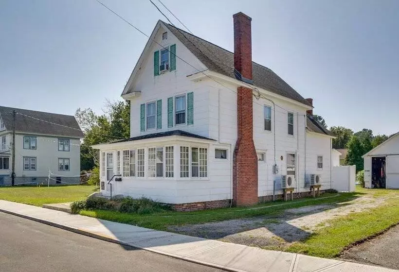 Chincoteague Home W/ Pool   Walkable Location!