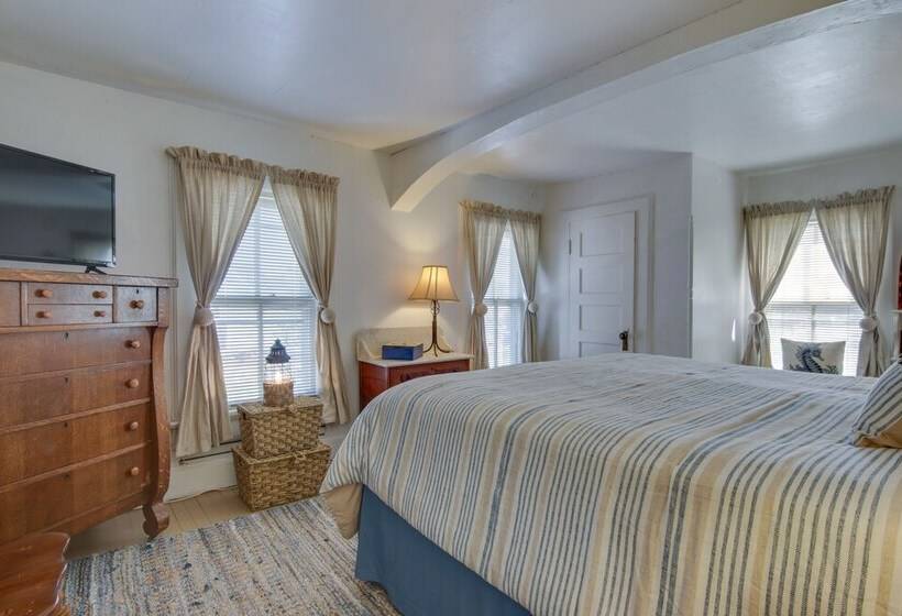 Chincoteague Home W/ Pool   Walkable Location!