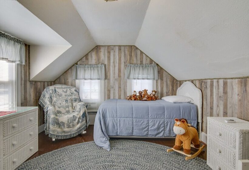 Chincoteague Home W/ Pool   Walkable Location!