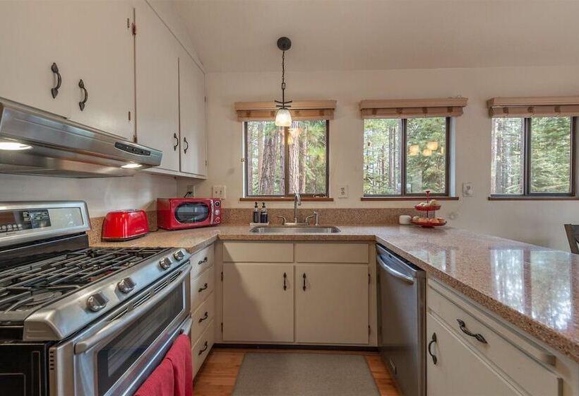 Cozy Pet Friendly Cabin In Lake Tahoe By Sierra Getaways
