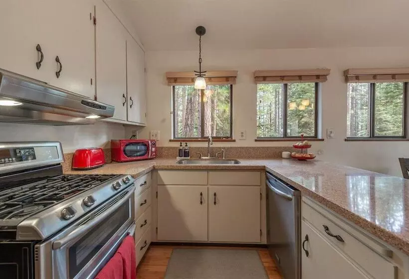Cozy Pet Friendly Cabin In Lake Tahoe By Sierra Getaways